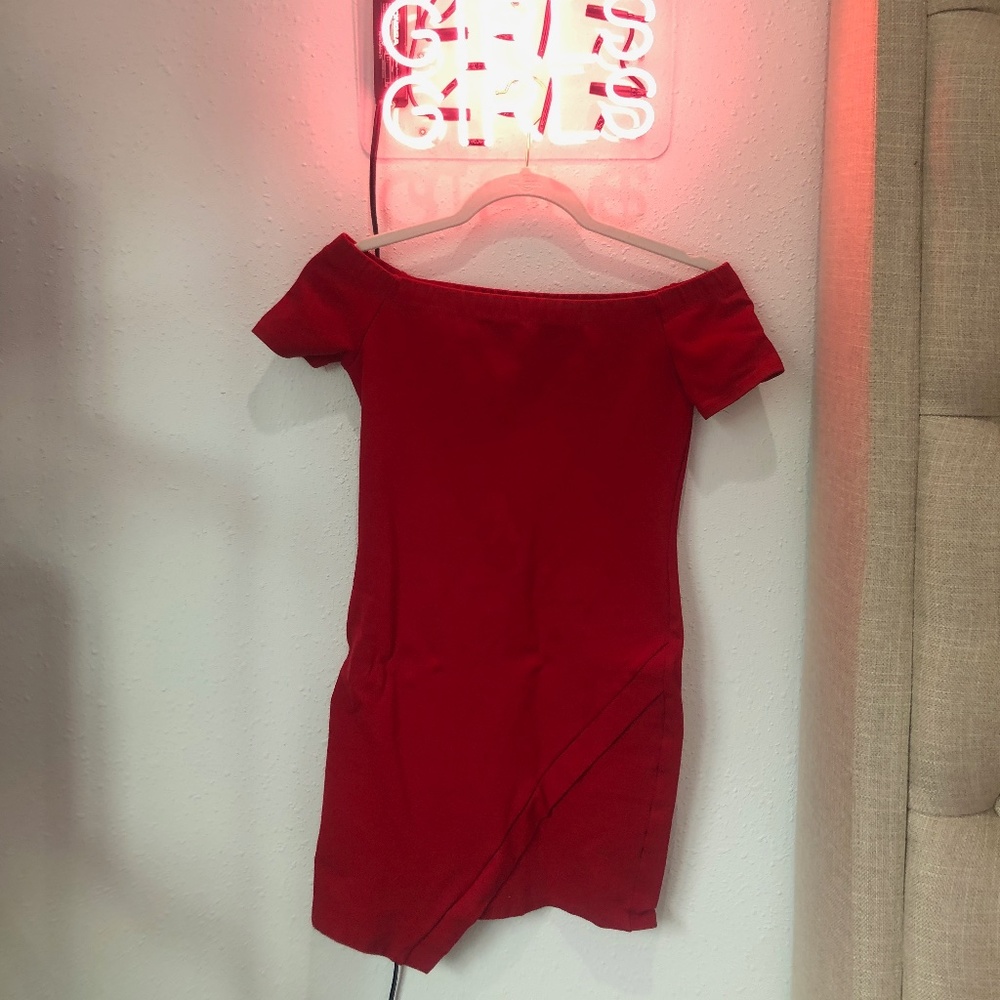 Tight Red Envelope Bottom Dress